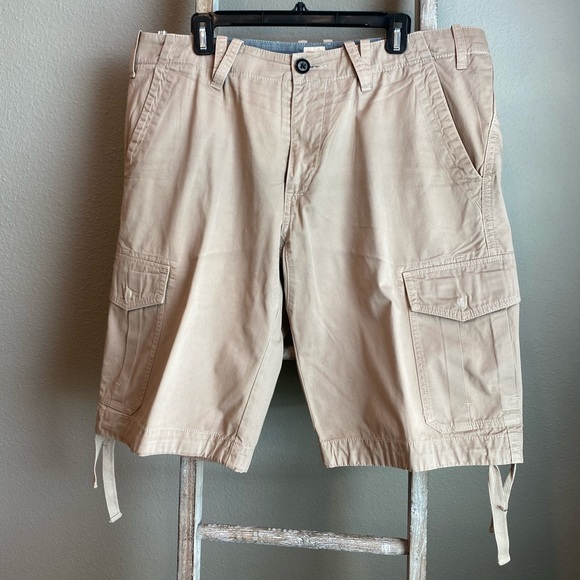 Hugo Boss khaki shorts size XL - Picture 1 of 8